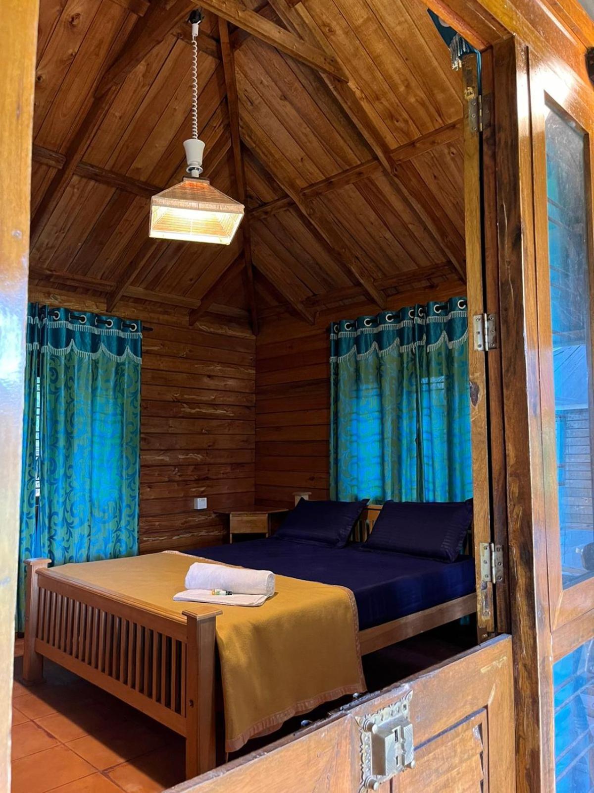 Royal Wooden Villa 玛纳多迪 外观 照片